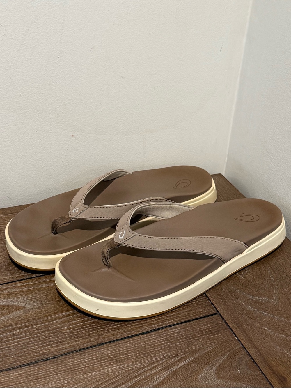 Olukai Nua Pio Women’s Flip Flop Sandals Size 10 Tan/Taupe Thong Cushioned